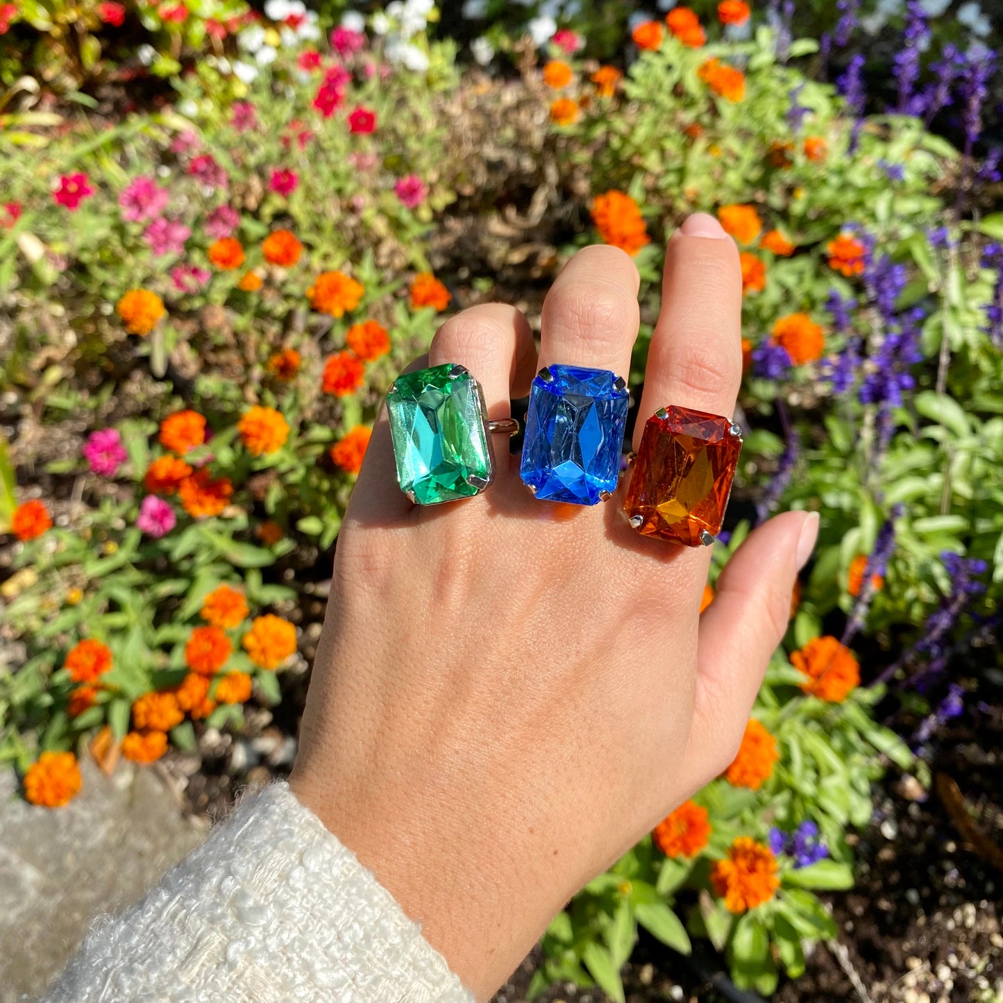 Anello regolabile con rettangolo oversize