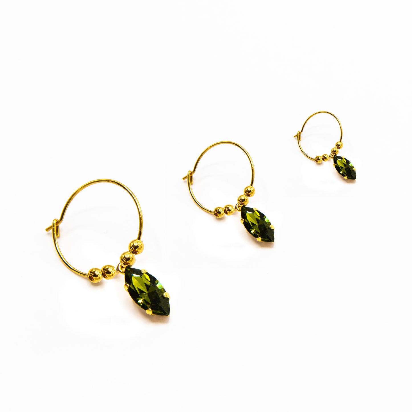 Orecchini a cerchio con navetta Swarovski verde oliva