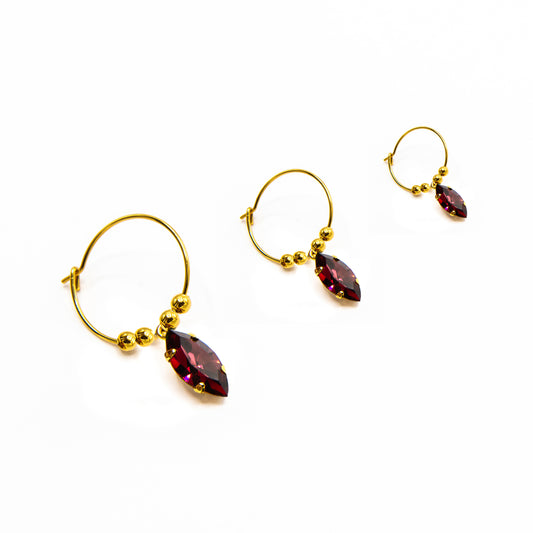 Orecchini a cerchio con navetta Swarovski rossa