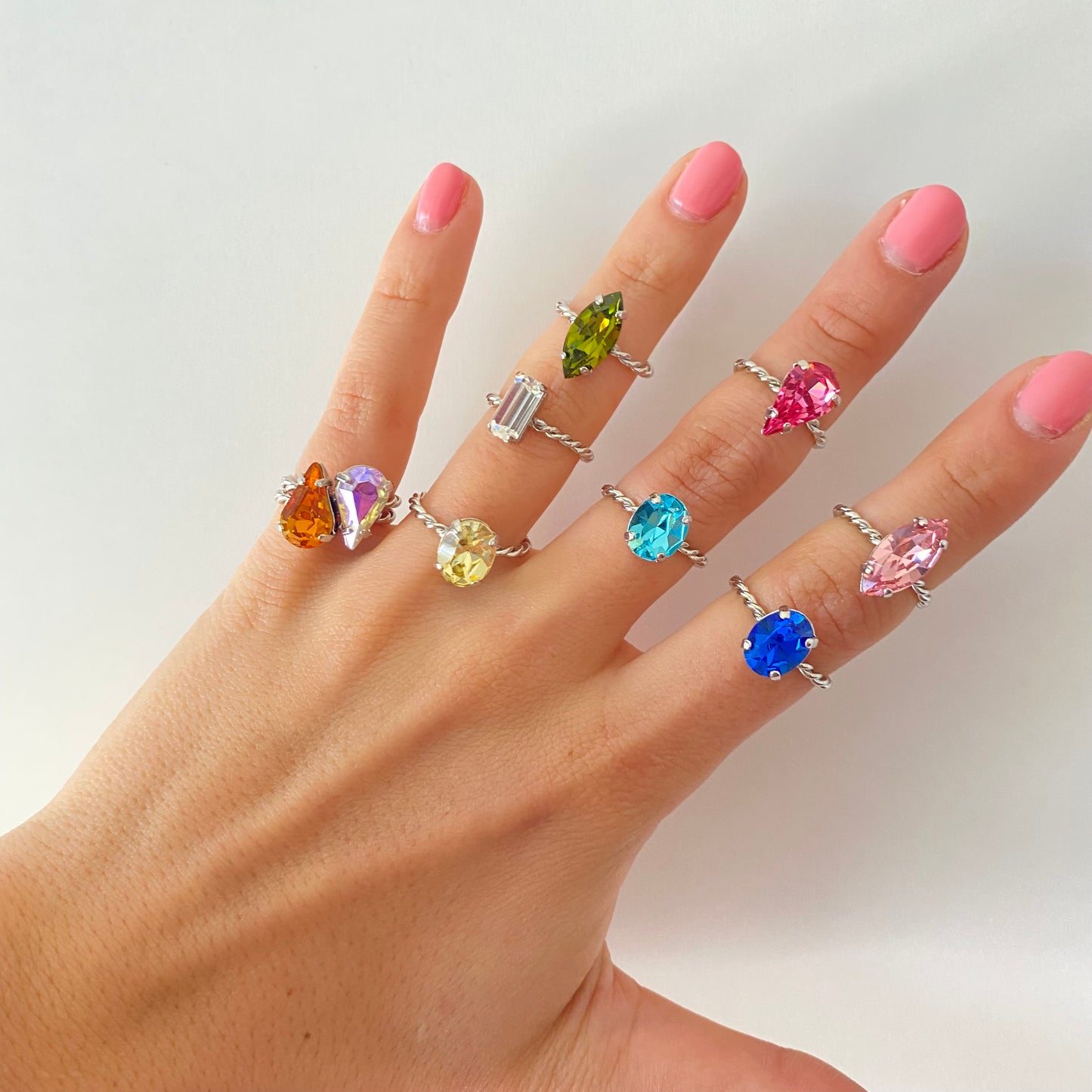 Anello regolabile torchon con castone ovale