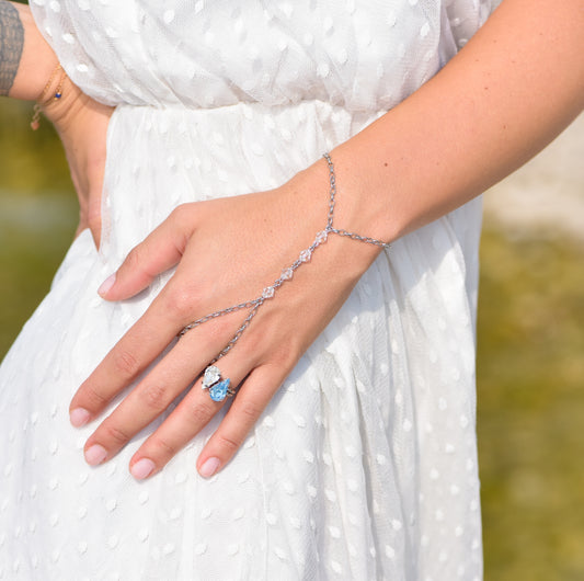 Anello regolabile torchon con castone a goccia