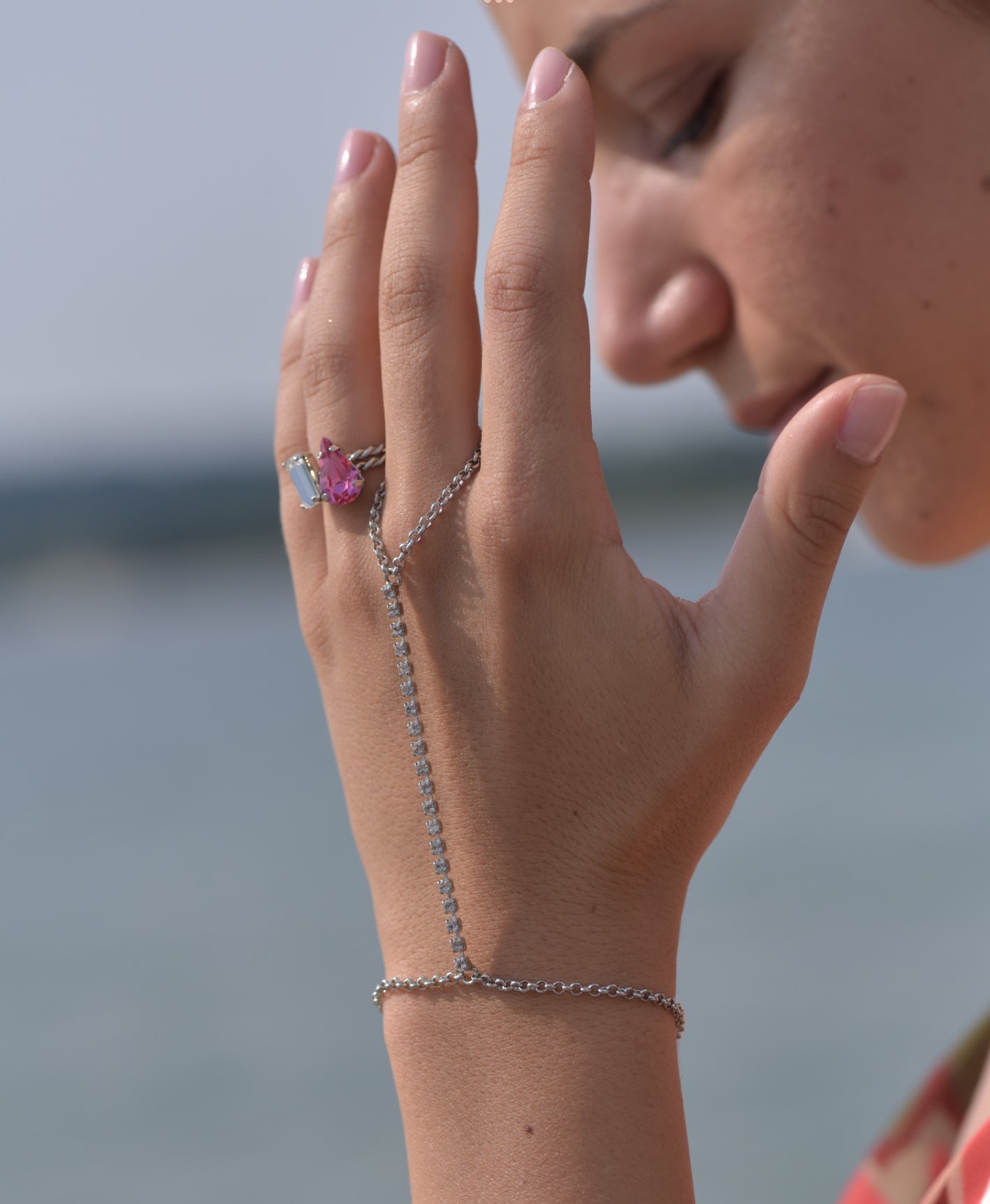 Anello regolabile torchon con castone a goccia